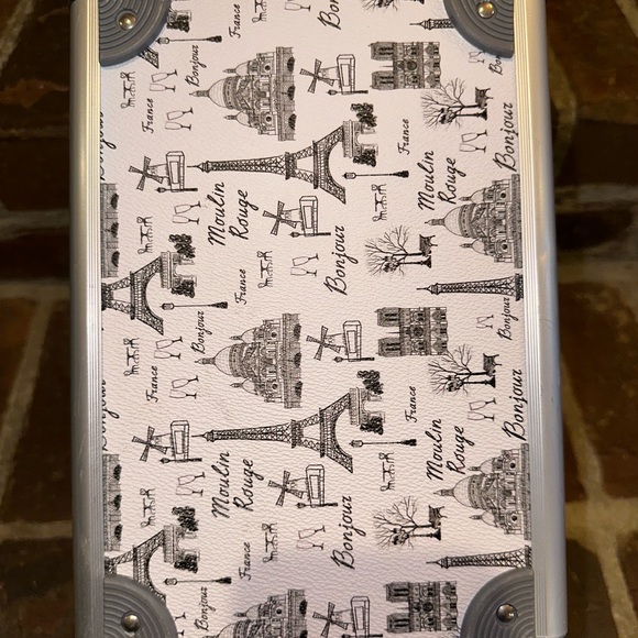 Paris-themed three-tier makeup box carry case with mirror - Picture 3 of 4